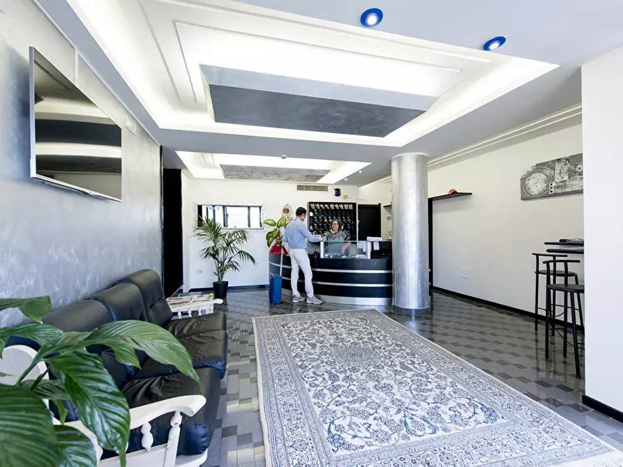 Immagine 4 di Palazzo in vendita  in via gramsci a Monteprandone