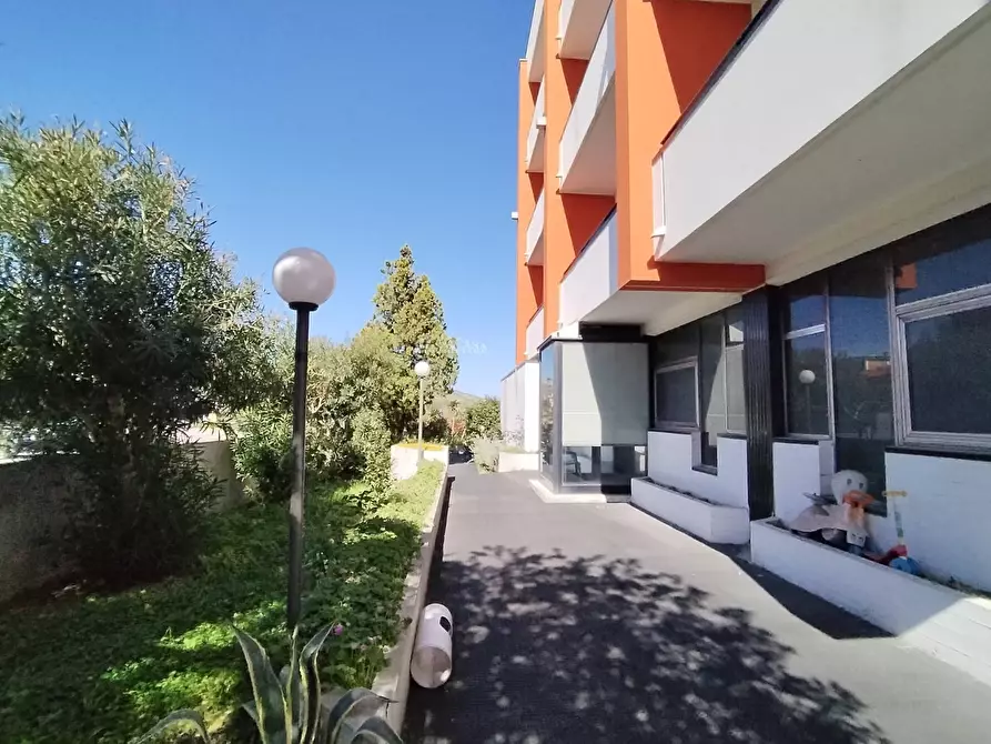 Immagine 9 di Palazzo in vendita  in via gramsci a Monteprandone