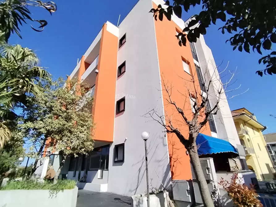 Immagine 10 di Palazzo in vendita  in via gramsci a Monteprandone