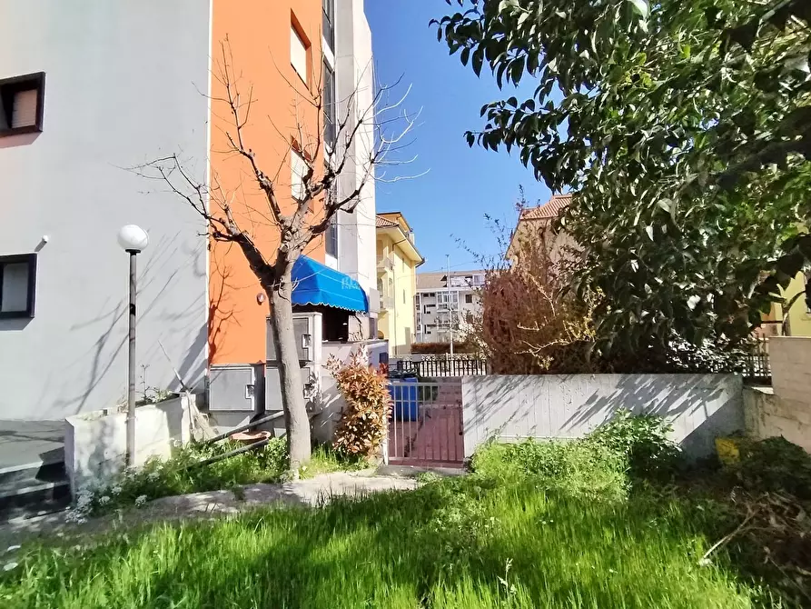 Immagine 11 di Palazzo in vendita  in via gramsci a Monteprandone