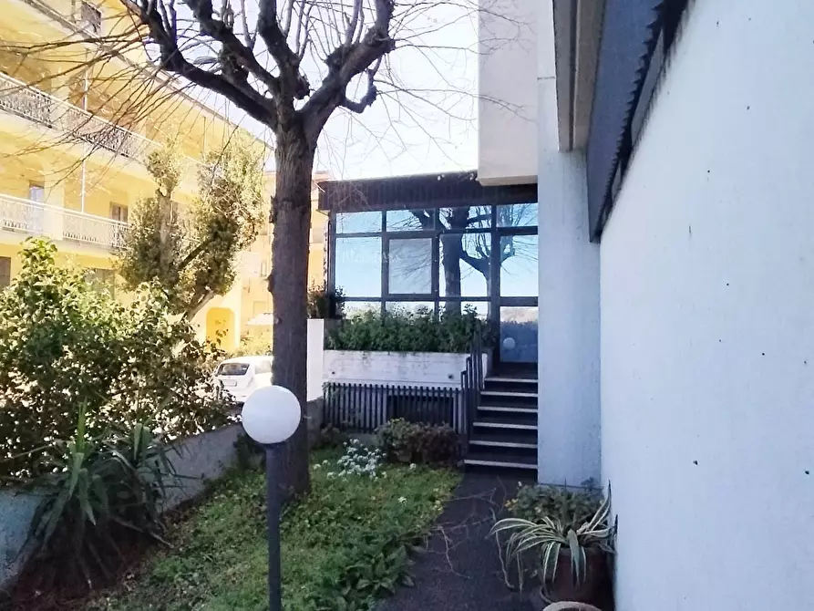 Immagine 13 di Palazzo in vendita  in via gramsci a Monteprandone