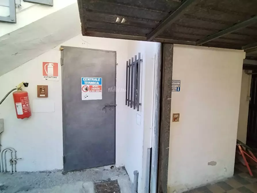 Immagine 19 di Palazzo in vendita  in via gramsci a Monteprandone