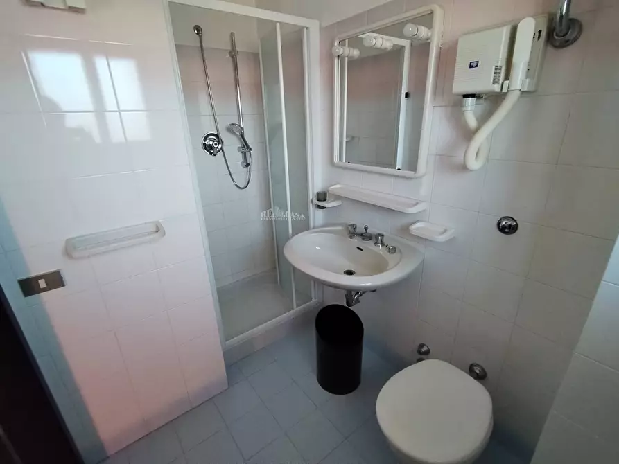 Immagine 21 di Palazzo in vendita  in via gramsci a Monteprandone