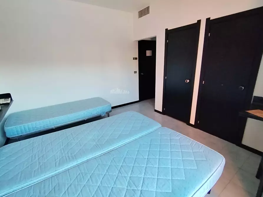 Immagine 25 di Palazzo in vendita  in via gramsci a Monteprandone