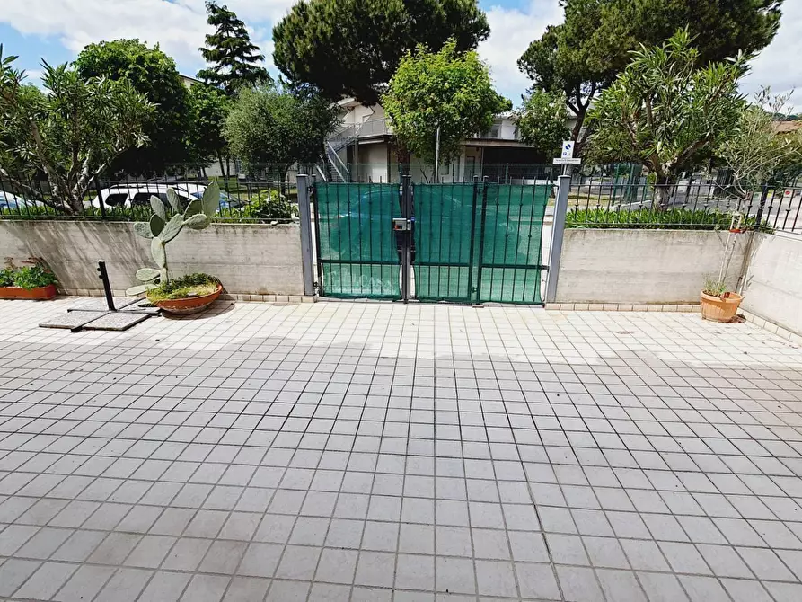 Immagine 25 di Appartamento in vendita  in via cola d'amatrice a Martinsicuro