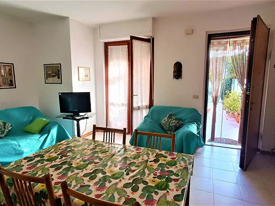 Immagine 12 di Appartamento in vendita  in via gramsci a Altidona