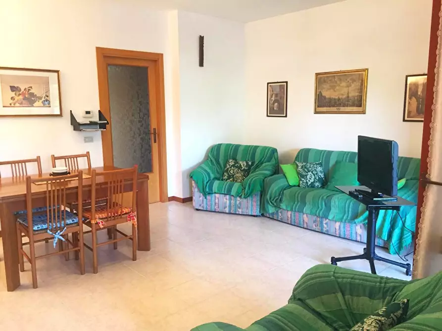 Immagine 2 di Appartamento in vendita  in via gramsci a Altidona