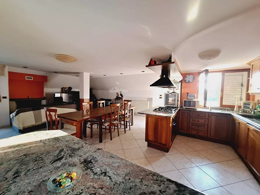 Immagine 2 di Appartamento in vendita  in contrada treazzano a Monsampolo Del Tronto