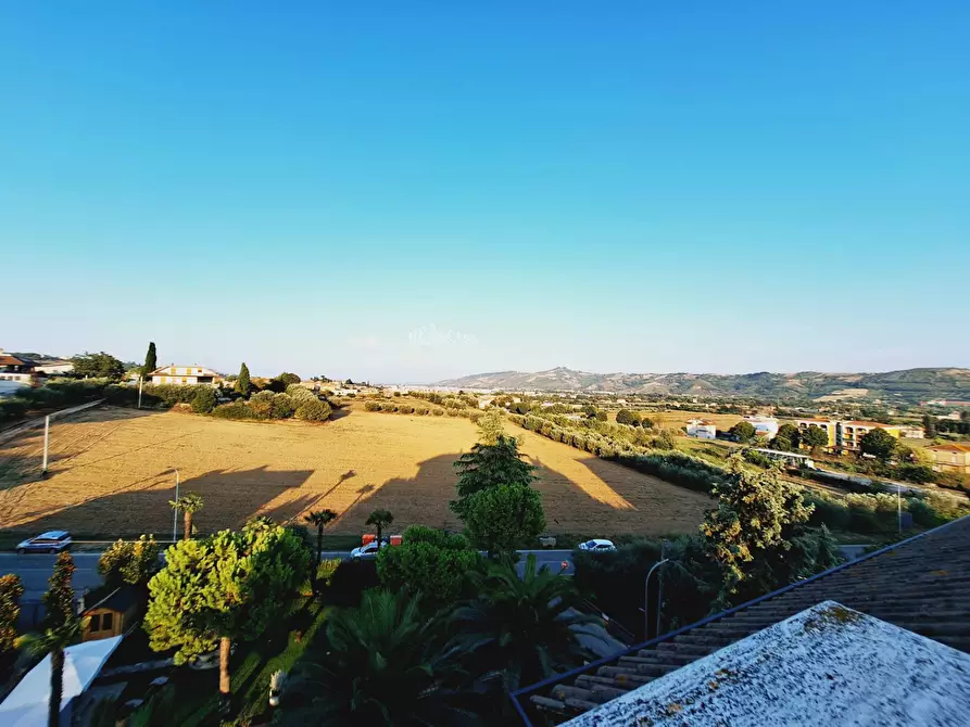Immagine 8 di Appartamento in vendita  in contrada treazzano a Monsampolo Del Tronto