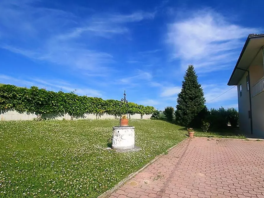 Immagine 8 di Casa indipendente in vendita  in Contrada di là di Menocchia, 63063 Carassai AP a Carassai