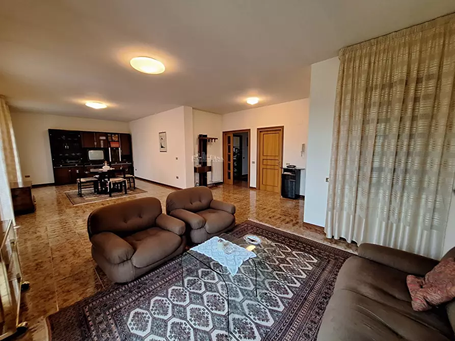 Immagine 27 di Villa in vendita  in via cona a Sant'omero