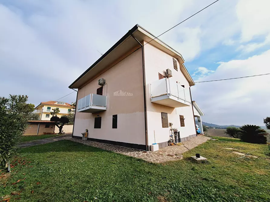 Immagine 30 di Villa in vendita  in contrada montetinello a Monteprandone