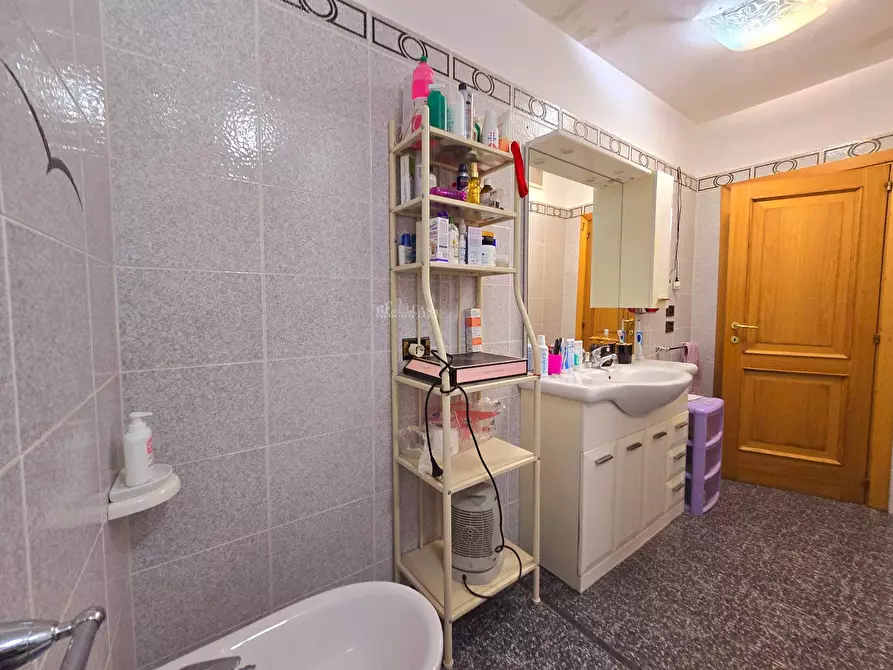 Immagine 23 di Appartamento in vendita  in Piazza Dante a San Benedetto Del Tronto