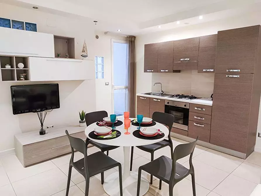 Immagine 8 di Appartamento in vendita  in Via Dante Alighieri a Grottammare