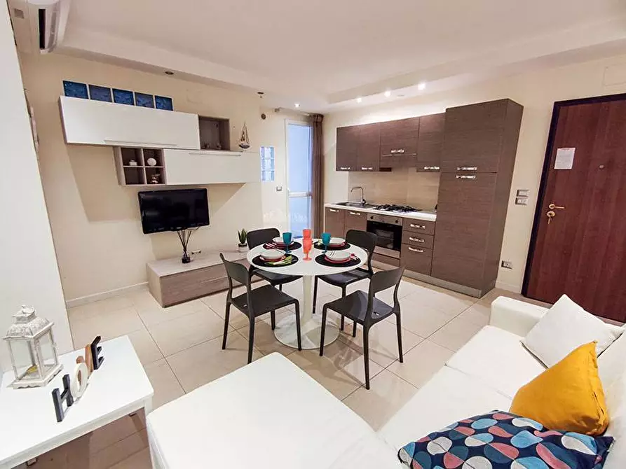 Immagine 6 di Appartamento in vendita  in Via Dante Alighieri a Grottammare