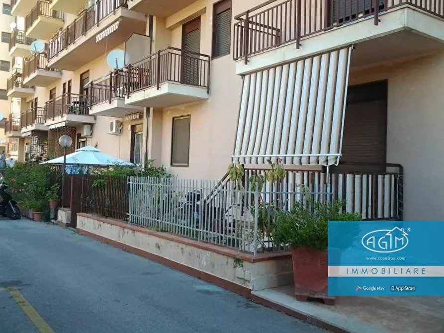 Immagine 2 di Box auto in vendita  in Via Ammiraglio Cagni a Palermo