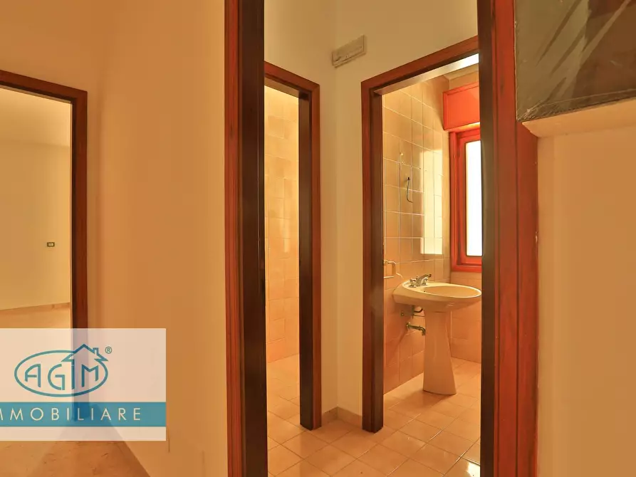 Immagine 22 di Ufficio in affitto  in Via Emanuele Notarbartolo a Palermo