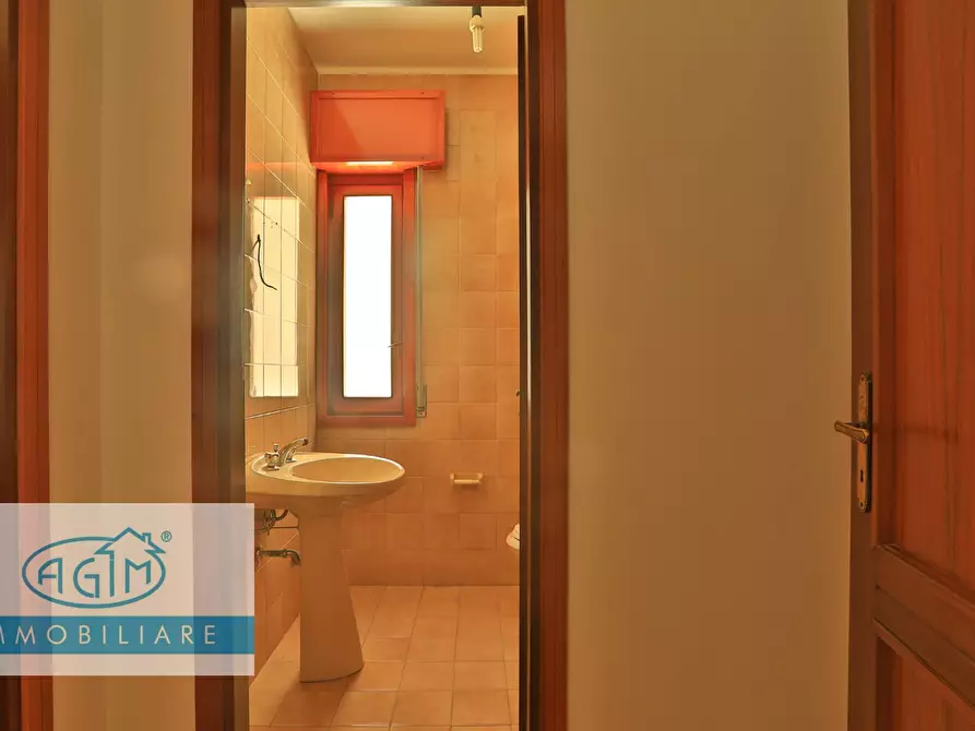 Immagine 23 di Ufficio in affitto  in Via Emanuele Notarbartolo a Palermo