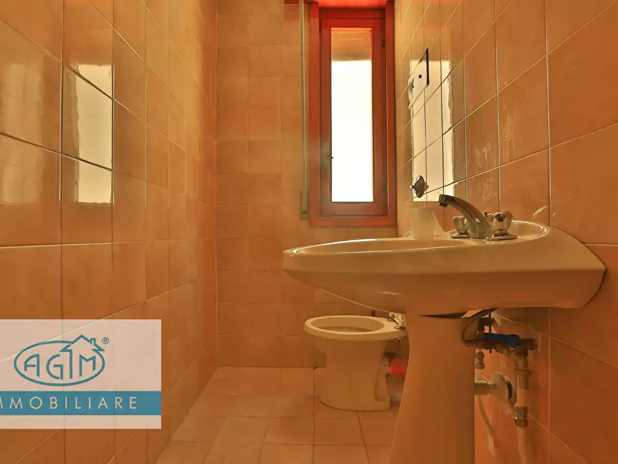 Immagine 24 di Ufficio in affitto  in Via Emanuele Notarbartolo a Palermo