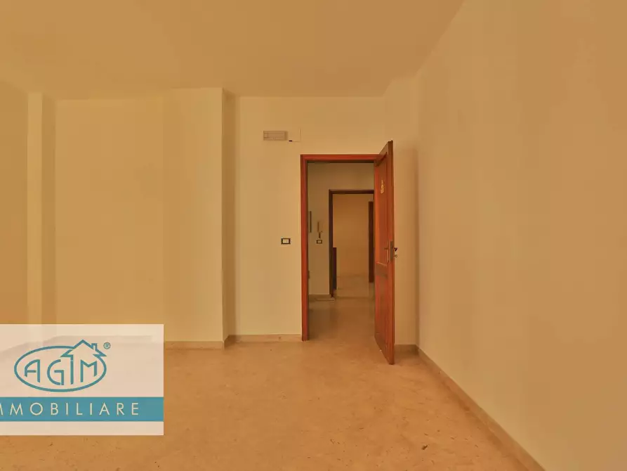 Immagine 12 di Ufficio in affitto  in Via Emanuele Notarbartolo a Palermo