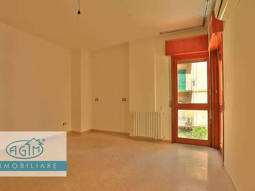 Immagine 15 di Ufficio in affitto  in Via Emanuele Notarbartolo a Palermo