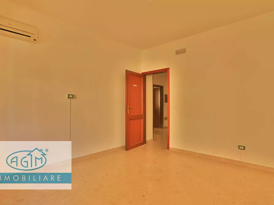 Immagine 19 di Ufficio in affitto  in Via Emanuele Notarbartolo a Palermo