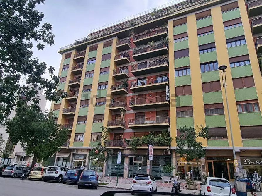 Immagine 1 di Locale commerciale in affitto  in Via Giuseppe Sciuti a Palermo