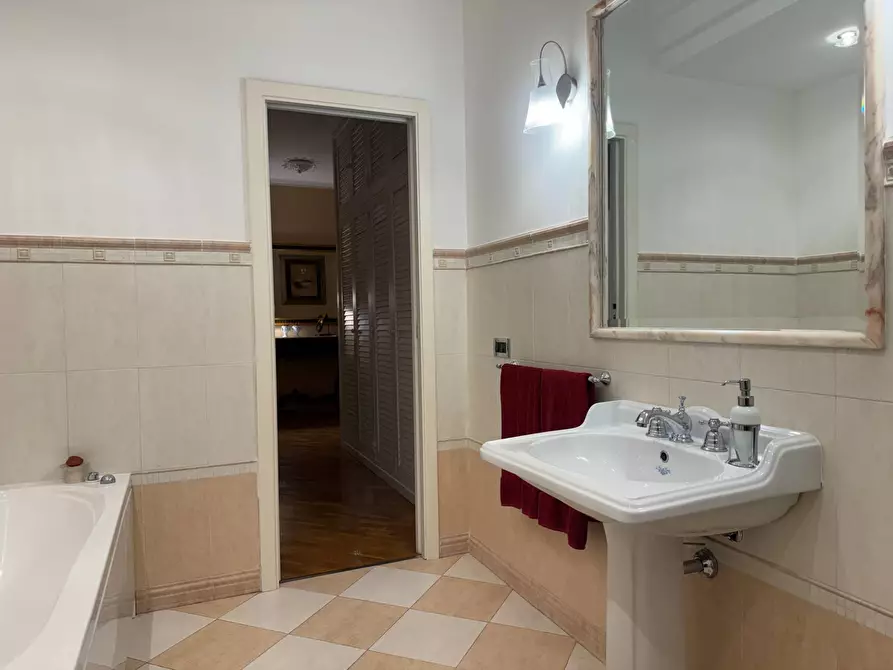 Immagine 29 di Appartamento in affitto  in Via Resuttana a Palermo