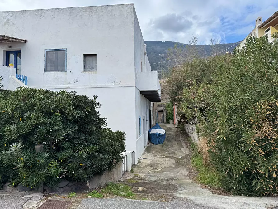 Immagine 5 di Magazzino in vendita  in Via Barone a Santa Marina Salina