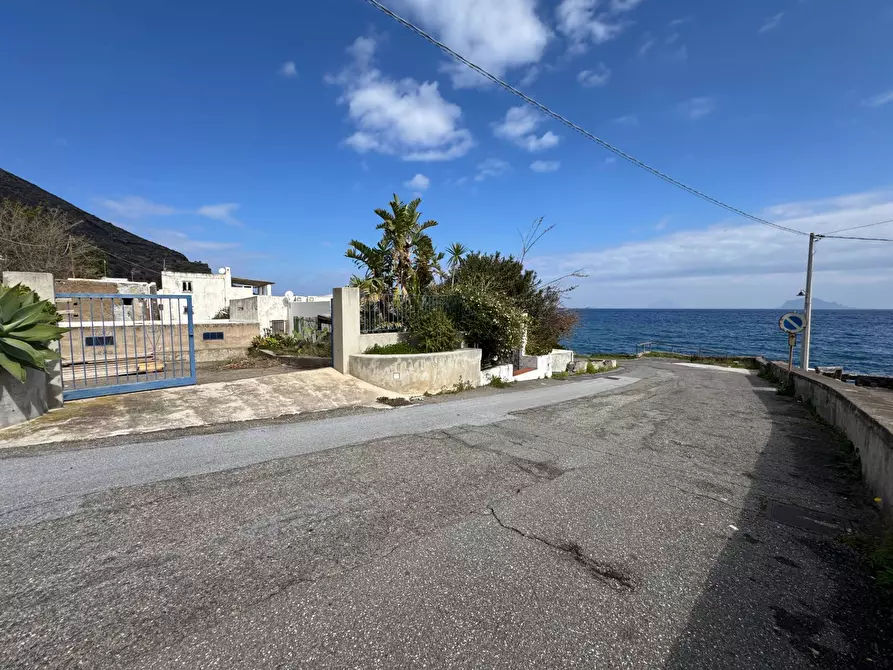 Immagine 3 di Magazzino in vendita  in Via Barone a Santa Marina Salina