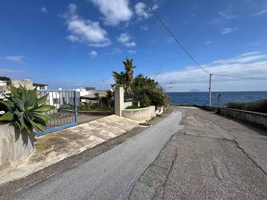 Immagine 7 di Magazzino in vendita  in Via Barone a Santa Marina Salina