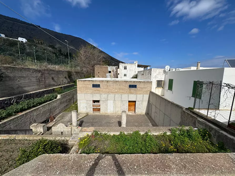 Immagine 9 di Magazzino in vendita  in Via Barone a Santa Marina Salina