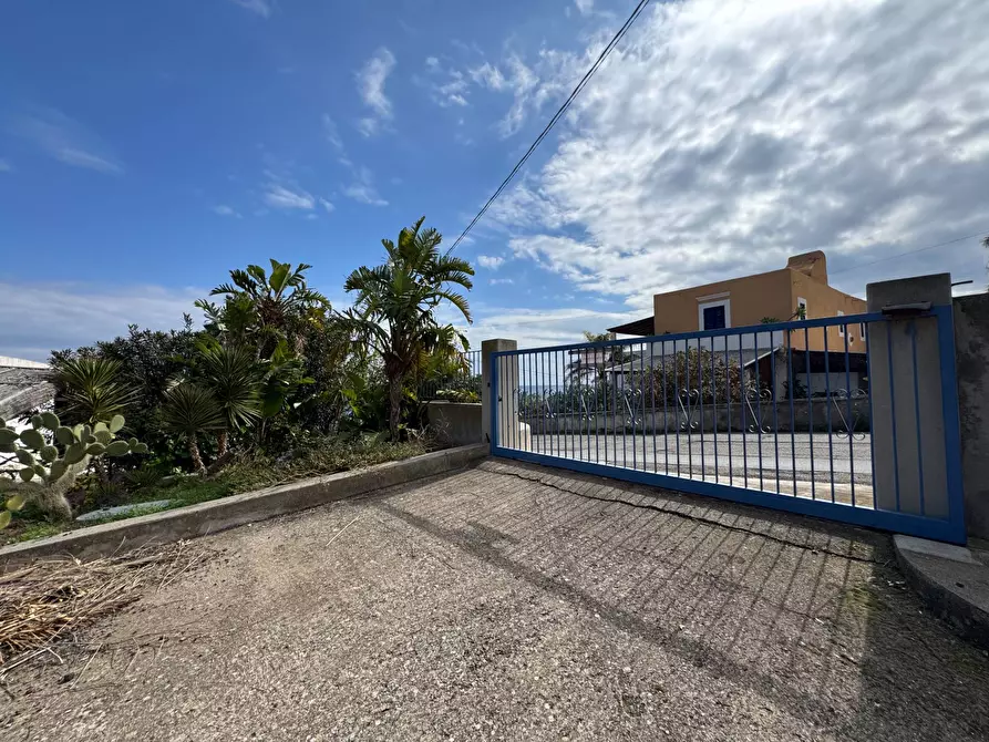 Immagine 8 di Magazzino in vendita  in Via Barone a Santa Marina Salina