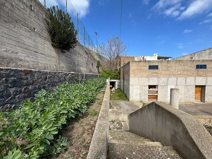 Immagine 11 di Magazzino in vendita  in Via Barone a Santa Marina Salina