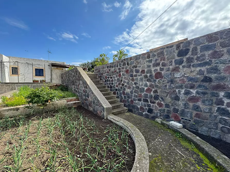 Immagine 10 di Magazzino in vendita  in Via Barone a Santa Marina Salina