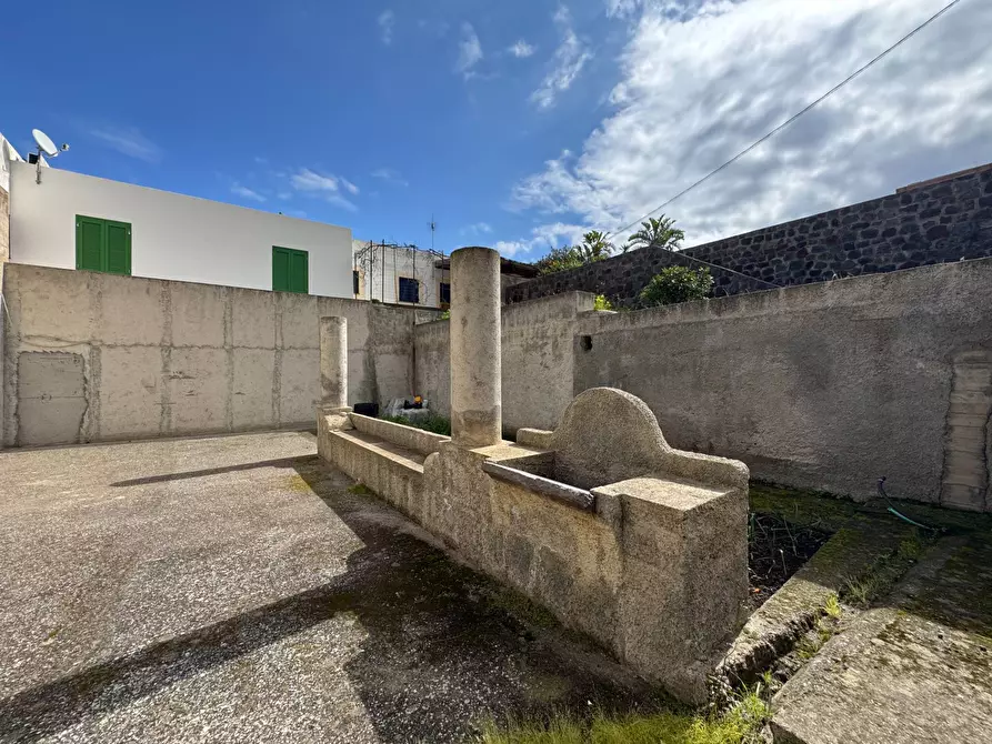 Immagine 13 di Magazzino in vendita  in Via Barone a Santa Marina Salina