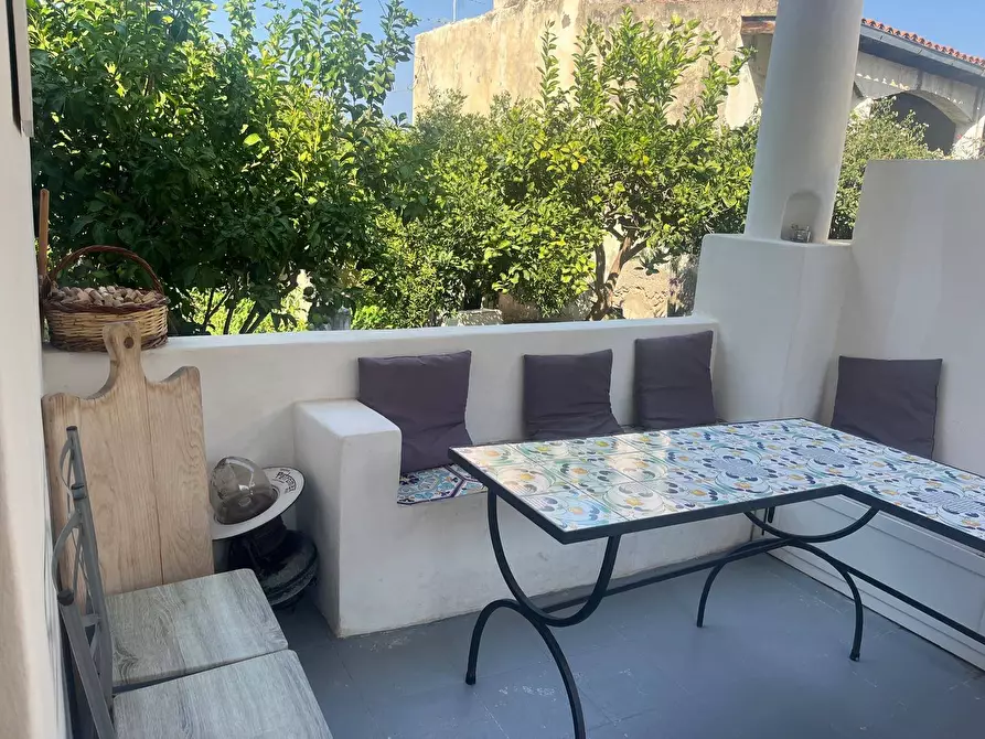 Immagine 2 di Magazzino in vendita  in Via Veneto a Santa Marina Salina