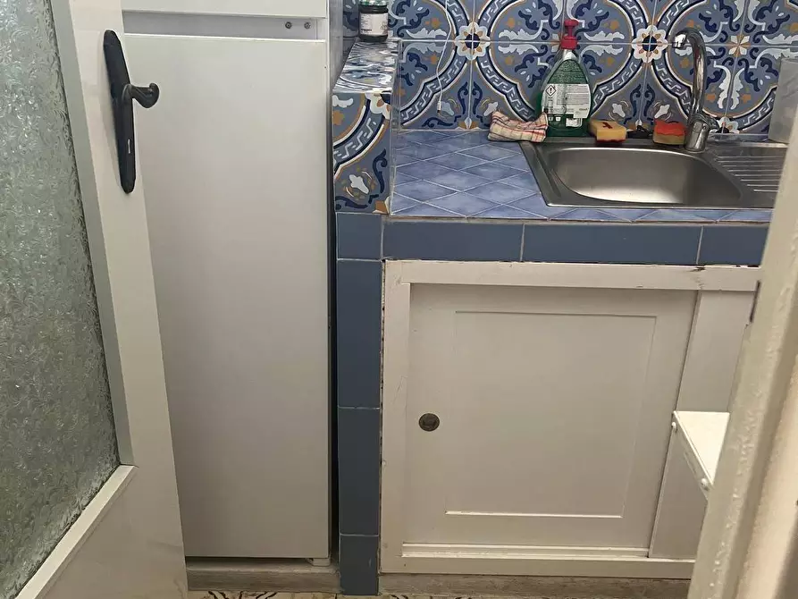 Immagine 13 di Magazzino in vendita  in Via Veneto a Santa Marina Salina