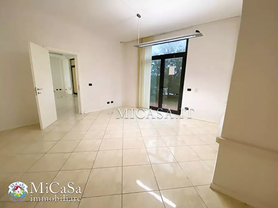 Immagine 4 di Locale commerciale in vendita  in Via Di Capiteta a Pisa