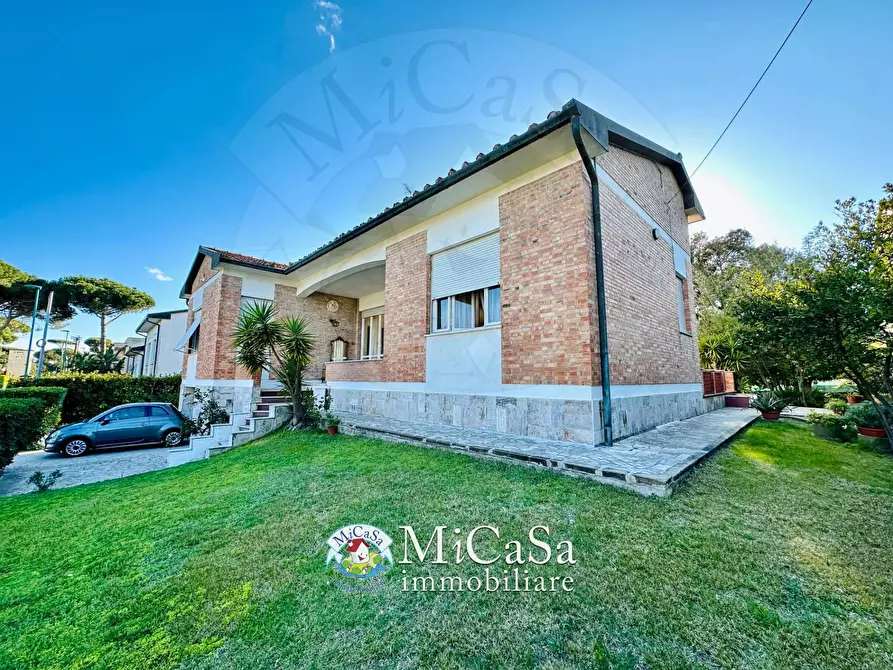 Immagine 1 di Villa in vendita  in Via Delle Agavi a Pisa