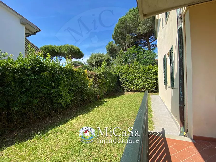 Immagine 21 di Appartamento in vendita  in via delle orchidee a Pisa