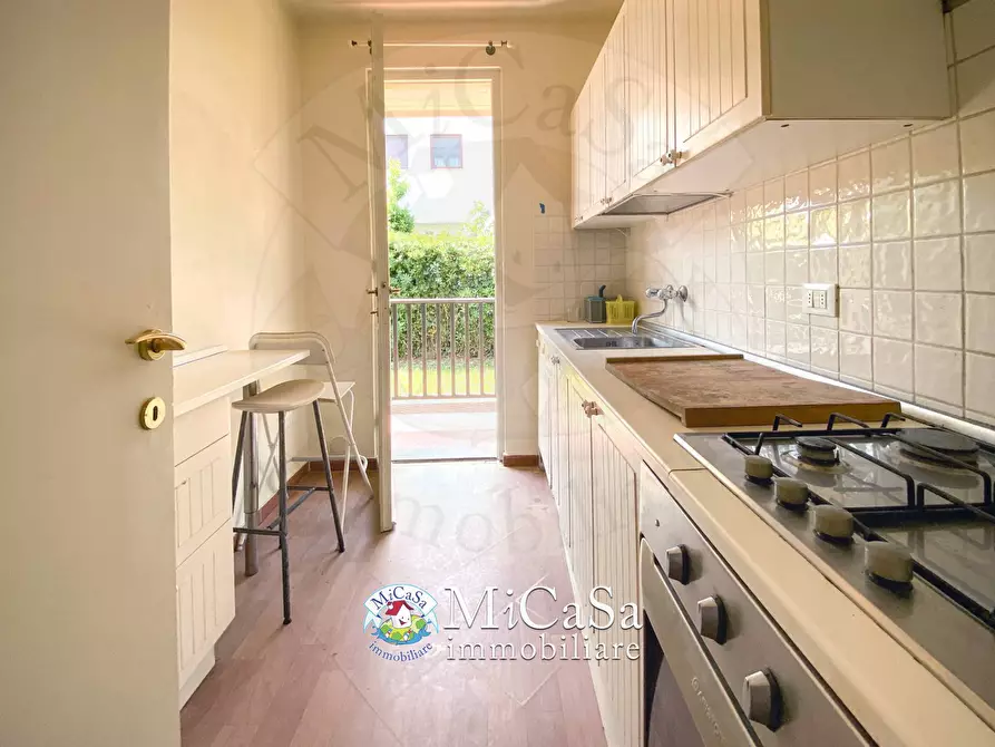 Immagine 10 di Appartamento in vendita  in via delle orchidee a Pisa