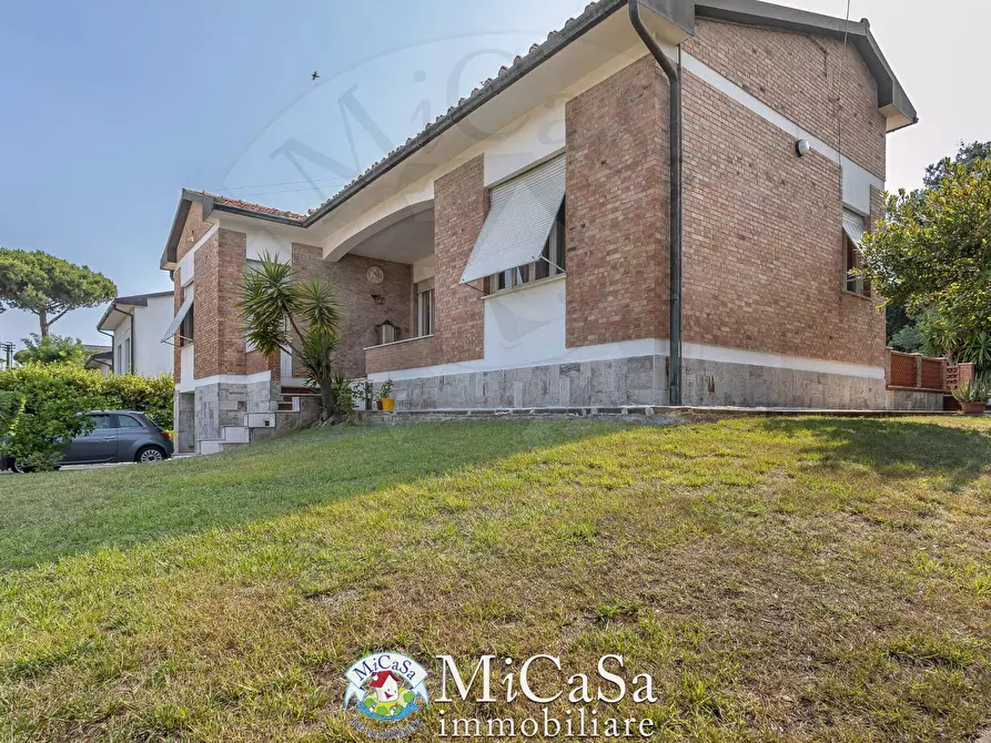Immagine 2 di Villa in vendita  in Via Delle Agavi a Pisa