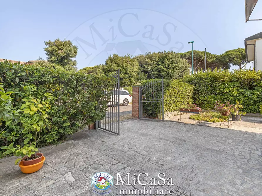 Immagine 30 di Villa in vendita  in Via Delle Agavi a Pisa