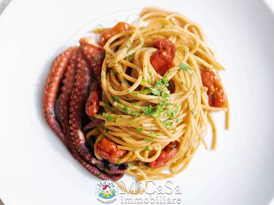 Immagine 13 di Locale commerciale in vendita  in Via Giovanni Pascoli a Livorno