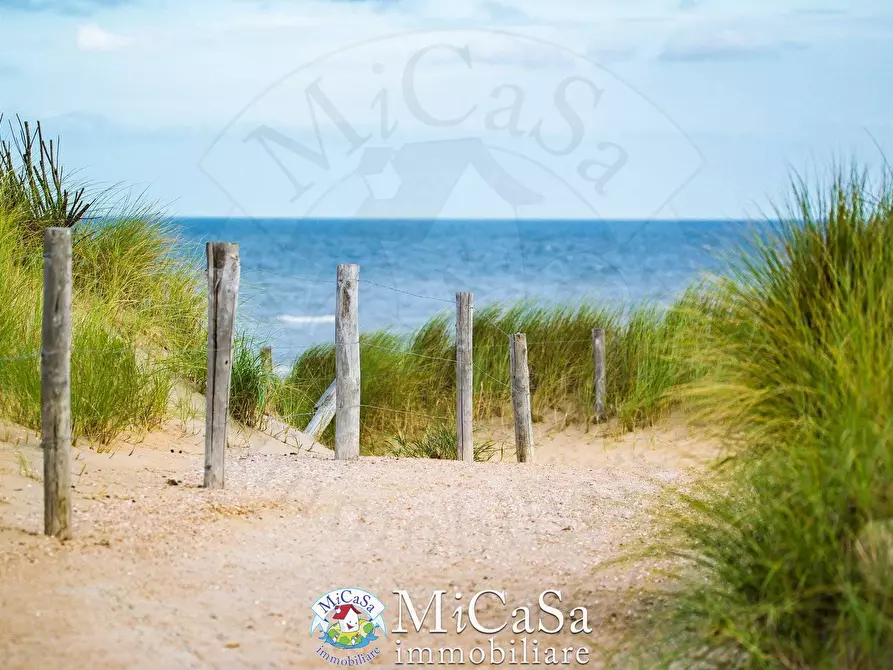 Immagine 17 di Locale commerciale in vendita  in Via Giovanni Pascoli a Livorno