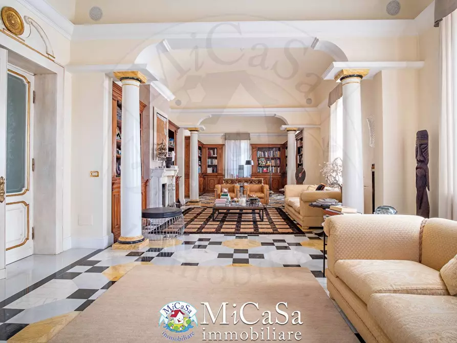 Immagine 12 di Villa in vendita  in Strada Statale dell'Abetone e del Brennero a San Giuliano Terme