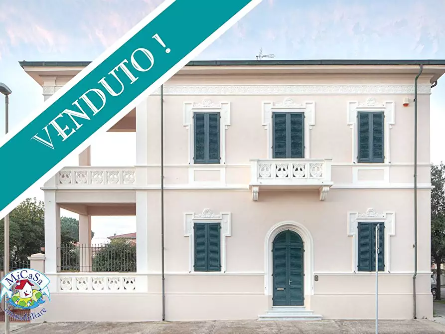 Immagine 1 di Villa in vendita  in Via Milazzo a Pisa