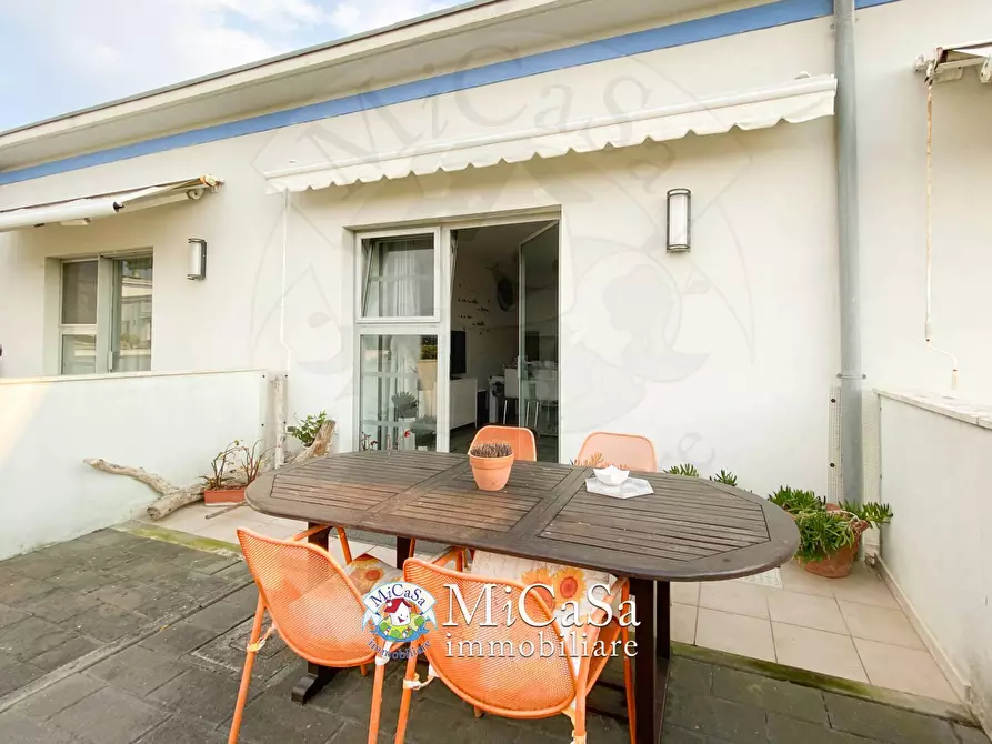 Immagine 1 di Villetta a schiera in vendita  in Viale Del Tirreno a Pisa