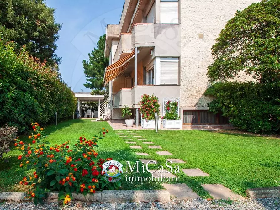 Immagine 26 di Appartamento in vendita  in via dei biancospini a Pisa